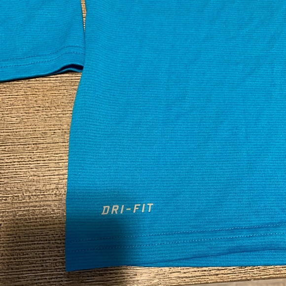 Hooded Nike Dri Fit Long Sleeve - Picture 2 of 4